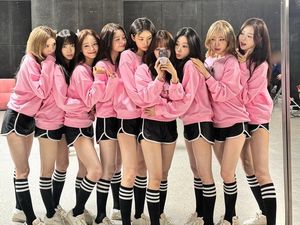 Foto: Kim Sejeong Hingga Jeon Somi Reunian, Siap Tur Konser Bareng I.O.I