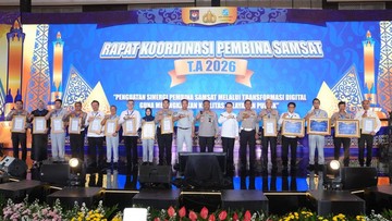 Kakorlantas Beri Penghargaan Pembina Samsat-Polda atas Inovasi Layani Masyarakat