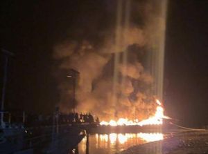 KM Ekspres Bahari Terbakar di Pelabuhan Maluku Tengah, Kerugian Rp 900 Juta