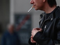 Lahir Setelah Tahun 2008, Tak Boleh Merokok di Inggris