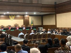 5 Terdakwa Kasus Korupsi Minyak Mentah Dituntut 6-12 Tahun Penjara