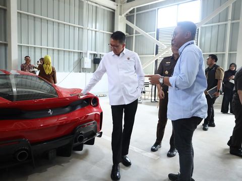 Mobil sport hingga lukisan emas dilelang Kejagung (dok istimewa)