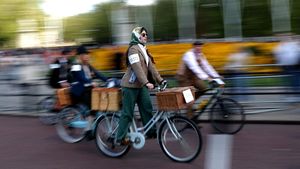 Parade Pesepeda Klasik Warnai London