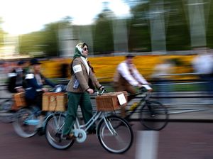 Parade Pesepeda Klasik Warnai London
