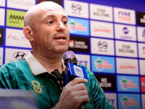 Tavares Minta Pemain Persebaya Main Bahagia Saat Hadapi Malut United