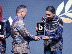 Gus Fawait dan Ning Ghyta Bawa Jember Panen Penghargaan