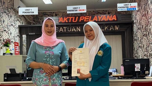 Polwan Polda Metro Jaya dan polres jejeran mengenakan kebaya memperingati Hari Kartini 21 April 2026.