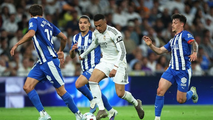 Soccer Football - LaLiga - Real Madrid v Deportivo Alaves - Santiago Bernabeu, Madrid, Spain - April 21, 2026 Real Madrids Kylian Mbappe in action REUTERS/Isabel Infantes