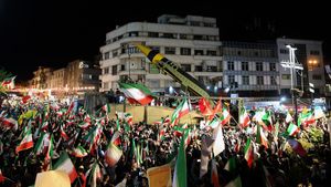 Ribuan Warga Teheran Demo Anti-AS dan Israel, Rudal Balistik Dipamerkan