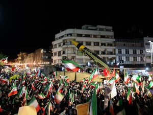 Ribuan Warga Teheran Demo Anti-AS dan Israel, Rudal Balistik Dipamerkan