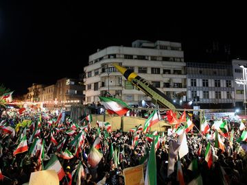 Ribuan Warga Teheran Demo Anti-AS dan Israel, Rudal Balistik Dipamerkan