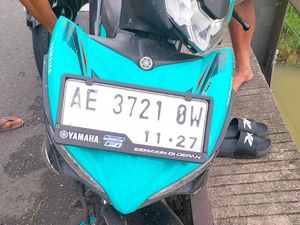 Ada Sepasang Sandal Dekat Motor Terparkir Misterius di Jembatan Magetan