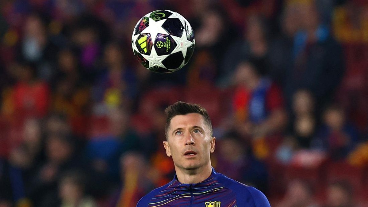 Robert Lewandowski mendapatkan tawaran dari Juventus. (Foto: REUTERS/Albert Gea)