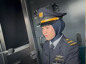 Video Kartini Masa Kini: Perempuan di Balik Kemudi MRT Jakarta