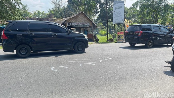 TKP kecelakaan Eks Wakapolda Metro Jaya  Brigjen (Purn) Raziman Tarigan. (Finta Rahyuni/detikSumut)