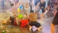 Terungkap! Aksi Bullying Berkedok Main Air di Festival Songkran