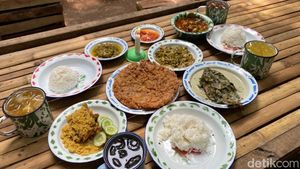 Lokasinya dekat Kuburan, Warung Makan di BSD Ini Justru Laris Manis!