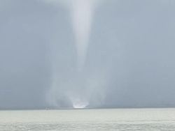 Penjelasan BMKG soal Waterspout di Dekat Jembatan Suramadu