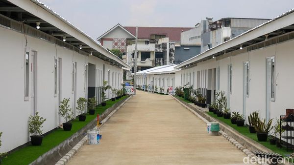 324 Hunian Warga Bantaran Rel Pasar Senen Hampir Rampung