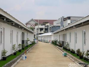 324 Hunian Warga Bantaran Rel Pasar Senen Hampir Rampung