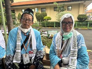 Kisah Pasutri Guru Honorer Berangkat Haji Hasil Menabung Selama 14 Tahun