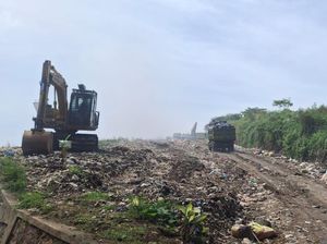 Pasokan BBM Terpenuhi, Pembuangan Sampah di TPA Mandung Kembali Lancar