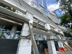 Bangunan Fasad Eks Toko Nam Surabaya Dibongkar Malam Ini