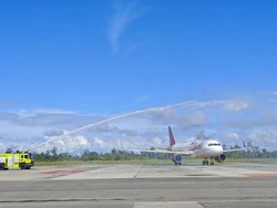 Video: Sejarah Baru, Batik Air Mendarat Perdana di Bandara Douw Aturure