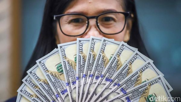 Dolar Menguat, Rupiah di Level Rp17.300