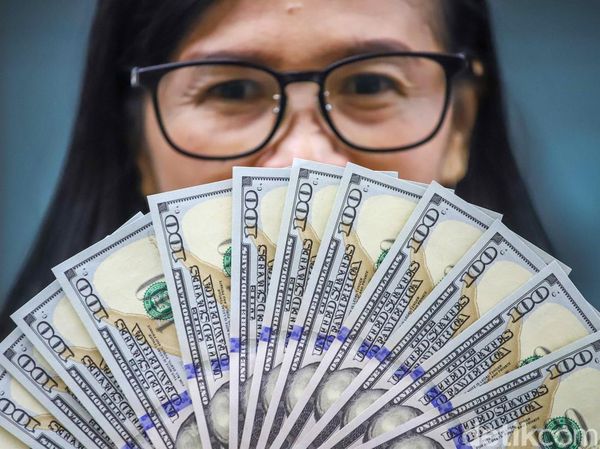 Dolar Menguat, Rupiah di Level Rp17.300