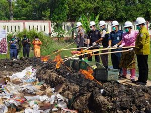 13 Ton Bawang Merah-Mangga Selundupan yang Masuk ke Riau Dimusnahkan