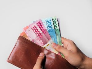 Video: Rupiah Babak Belur ke Level Rp 17.300 per Dolar AS