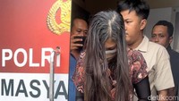 Ibu Muda Tersangka Kasus Maki Pemotor dan Toyor Anak di Mojokerto Ditahan