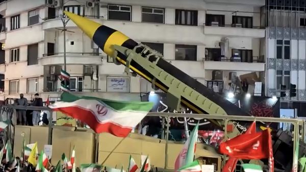 Iran Pamer Rudal Balistik di Tengah Ketegangan Global