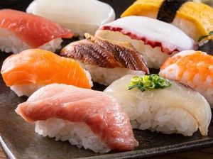 Masih Salah? Ini Cara Makan Sushi yang Tepat Sesuai Etika Jepang