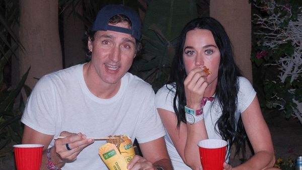 Gaya Justin Trudeau Setelah Pacari Katy Pery, Dulu Pakai Jas Kini Topi Terbalik