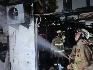 4 Kios di Pulogebang Jaktim Terbakar
