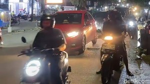 Jalan Batua Raya-Toddopuli Makassar Macet Parah Malam Ini