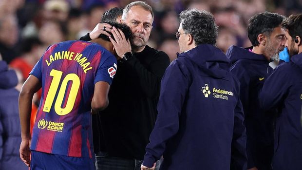 Barcelona's German coach Hans-Dieter Flick hugs Barcelona's Spanish forward #10 Lamine Yamal as he is substituted due to an injury during the Spanish league football match between FC Barcelona and RC Celta de Vigo at Camp Nou stadium in Barcelona on April 22 , 2026. (Photo by Josep LAGO / AFP)