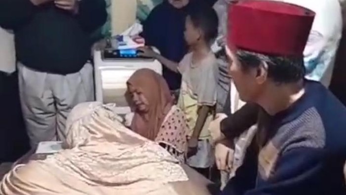 Jenazah Lyra Nuraulia, mahasiswi Poltekpar Makassar, tiba di Palopo setelah kecelakaan tragis di Solo.