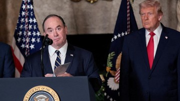 Menteri Angkatan Laut AS Mundur Saat Blokade Selat Hormuz, Ada Apa?