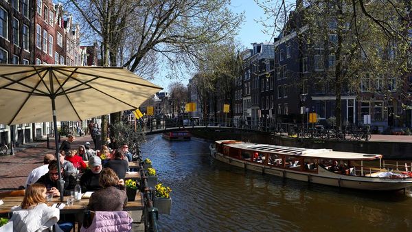 Menyusuri Kanal Amsterdam, Cara Santai Nikmati Kota