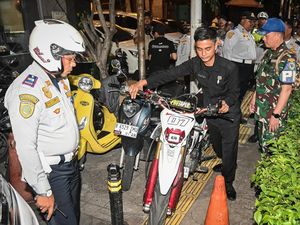 Nekat Parkir di Trotoar, Kendaraan di Gunawarman Langsung Ditertibkan