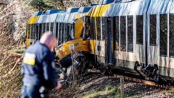 Penampakan Dua Kereta Tabrakan, Sejumlah Penumpang Terluka
