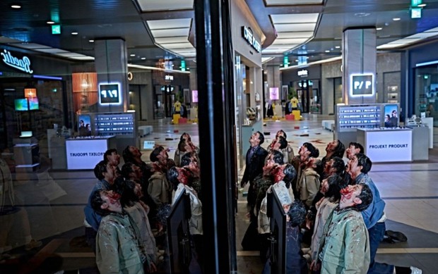 Potret adegan dalam film 'Colony'.