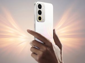 Realme C100 Series Segera Rilis di RI, Desain Blooming & Baterai Jumbo