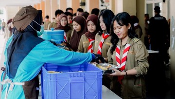 SPPG Polri Uji Coba MBG Prasmanan di SMA Pejaten