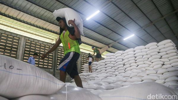 Stok Beras di Gudang Karawang Dicek, Cadangan Tembus 5,19 Juta Ton