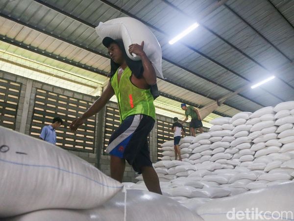 Stok Beras di Gudang Karawang Dicek, Cadangan Tembus 5,19 Juta Ton