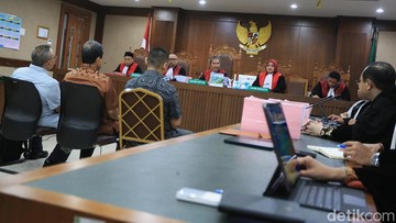 Tiga Terdakwa Korupsi Minyak Mentah Dituntut 8 hingga 14 Tahun Penjara